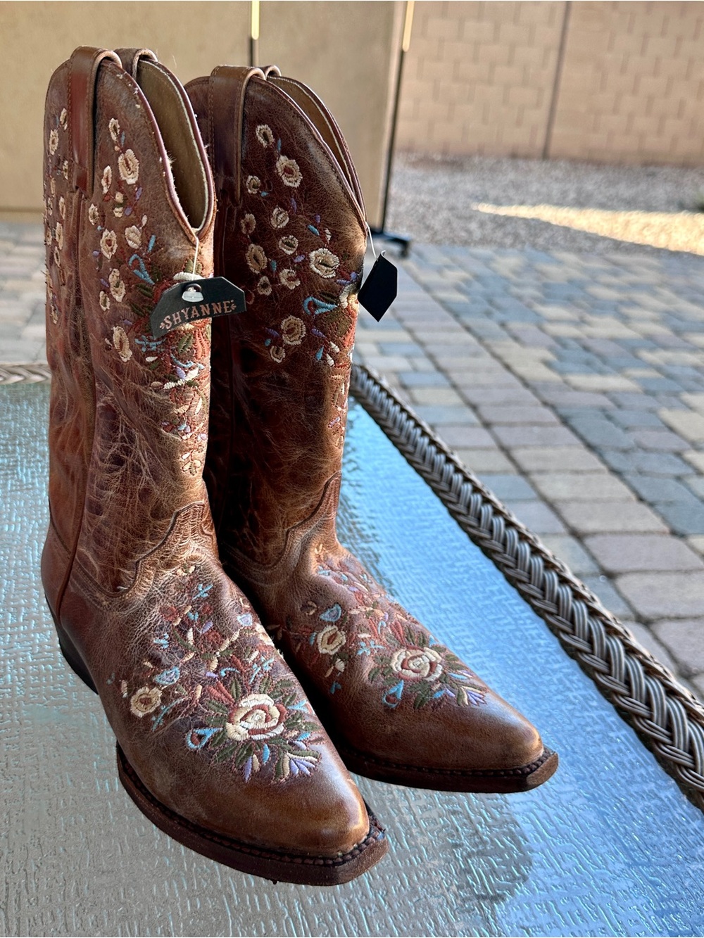Shyanne Maisie Floral Embroidered Western Leather Boots NWT Size 7 Distressed